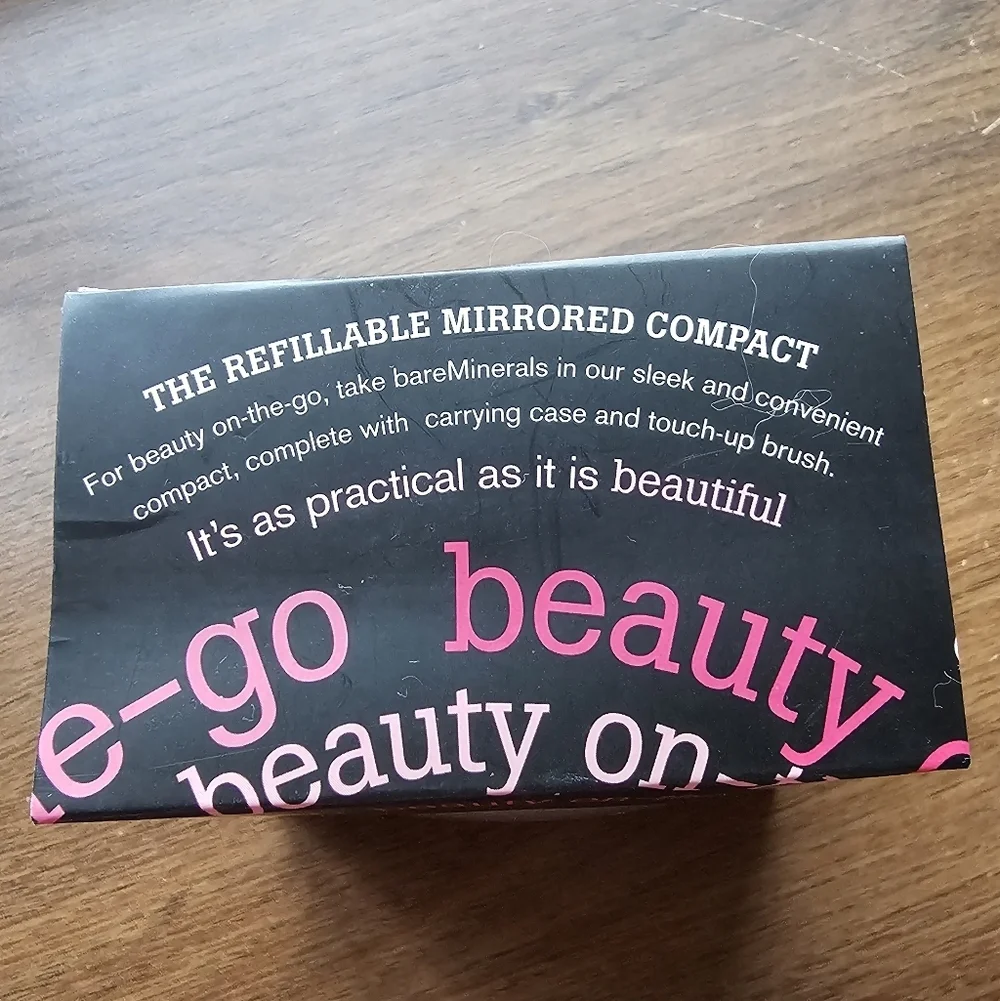 NIB Bare Escentuals Bare Minerals Silver Refillable Compact Beauty On The Go